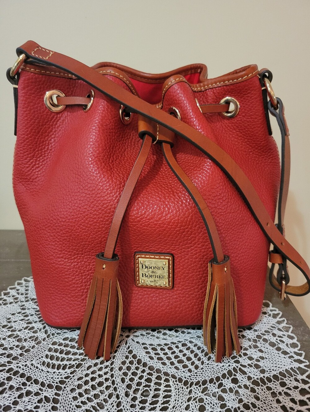 Dooney & Bourke Red Pebble Leather Aimee Drawstring Bag & Matching Wristlet - Picture 4 of 10
